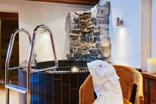 Tauchbecken und mehr im Wellnessbereich Montfort Hotel